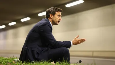 Dimitri de Condé, de technisch directeur van KRC Genk, zegt dat Club Brugge naïef was door te denken een toptalent voor...